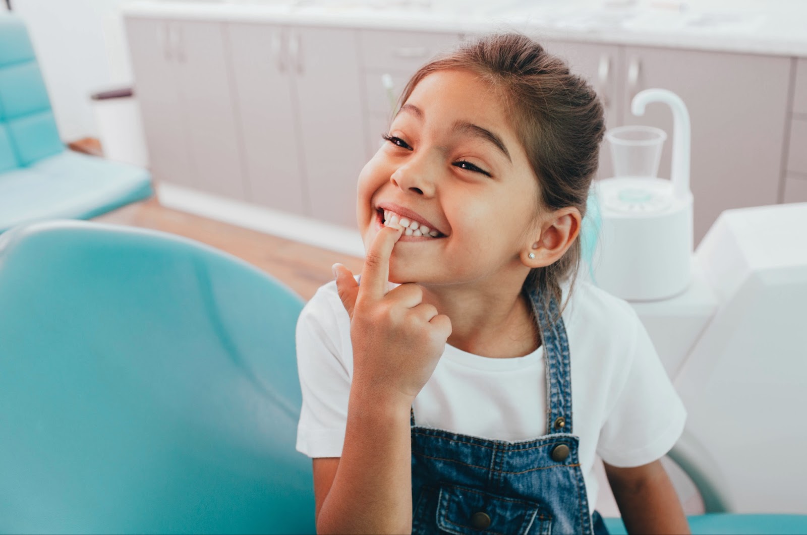 The American Association of Orthodontists and Seabreeze Orthodontics recommend that all children have their first orthodontic consultation by age seven. This allows experienced orthodontists like Dr. Juan to diagnose dental issues before they become more serious.